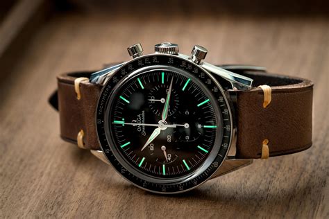 [Omega Speedmaster] Lume shot of the Omega Speedmaster FOIS